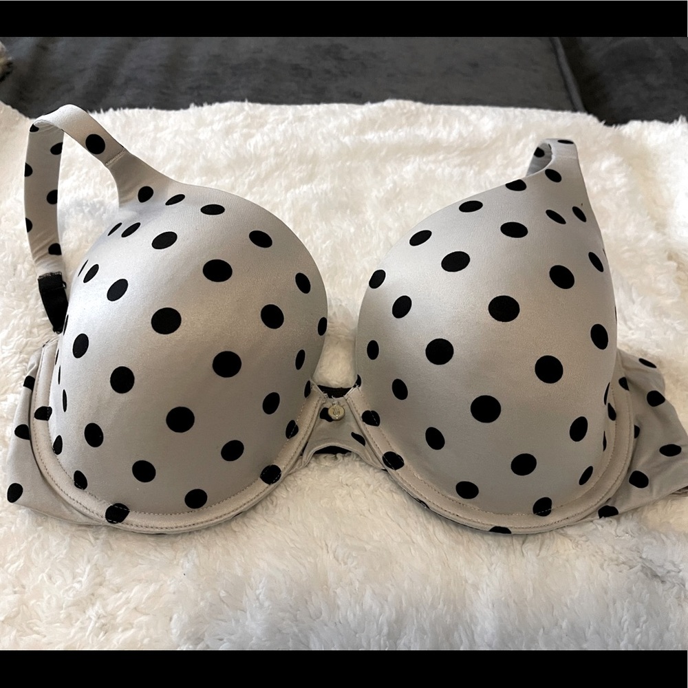 Victoria Secrets 
Lined Perfect Coverage